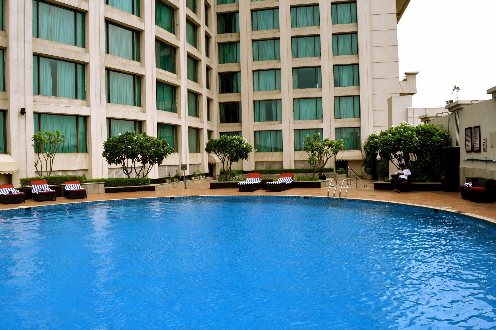 Welcomhotel By Itc Hotels, Dwarka, New Delhi Экстерьер фото The pool at the Taj Bengal