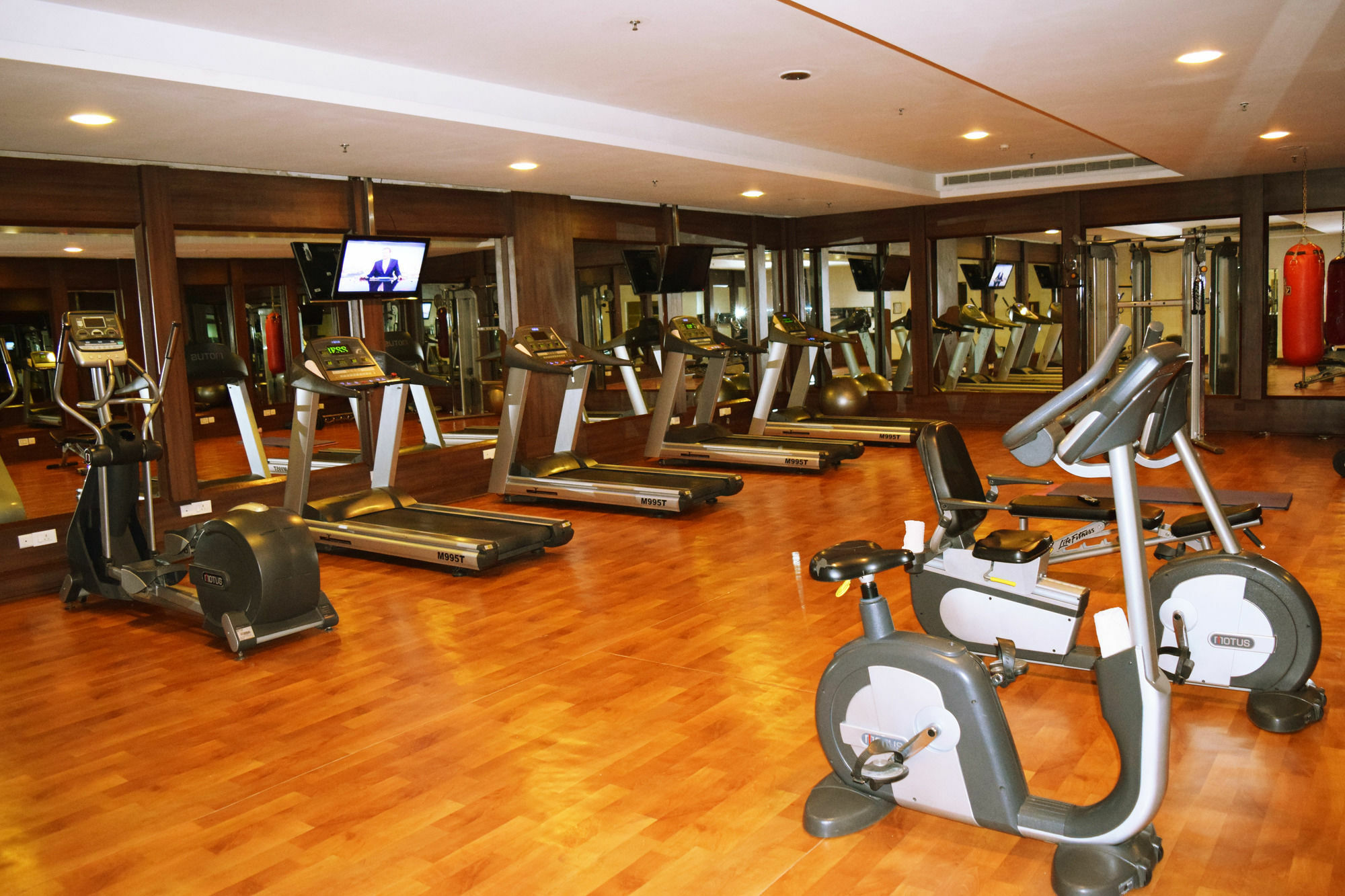 Welcomhotel By Itc Hotels, Dwarka, New Delhi Экстерьер фото A gym at a hotel